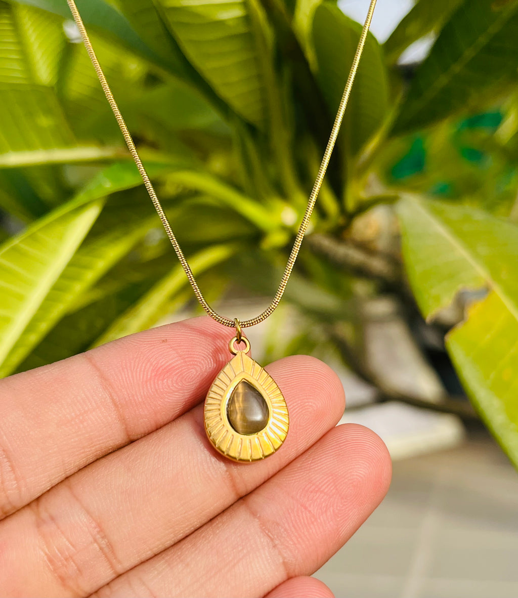 VIntage teardrop stone pendent