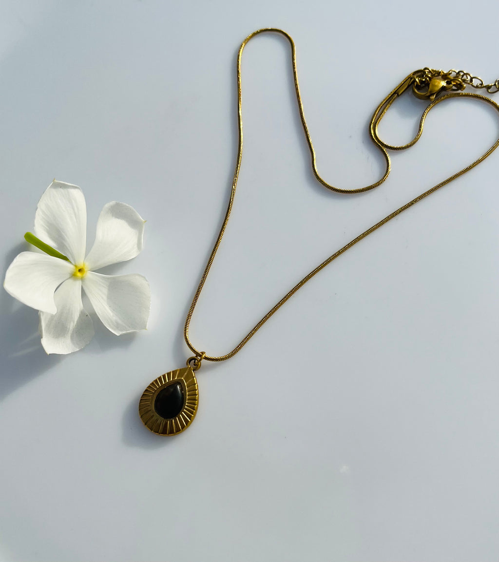 VIntage teardrop stone pendent