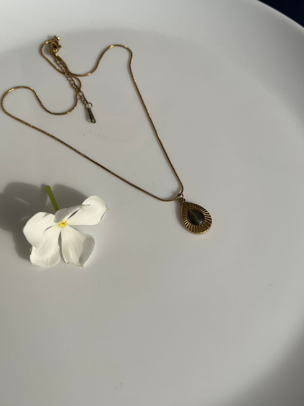 VIntage teardrop stone pendent