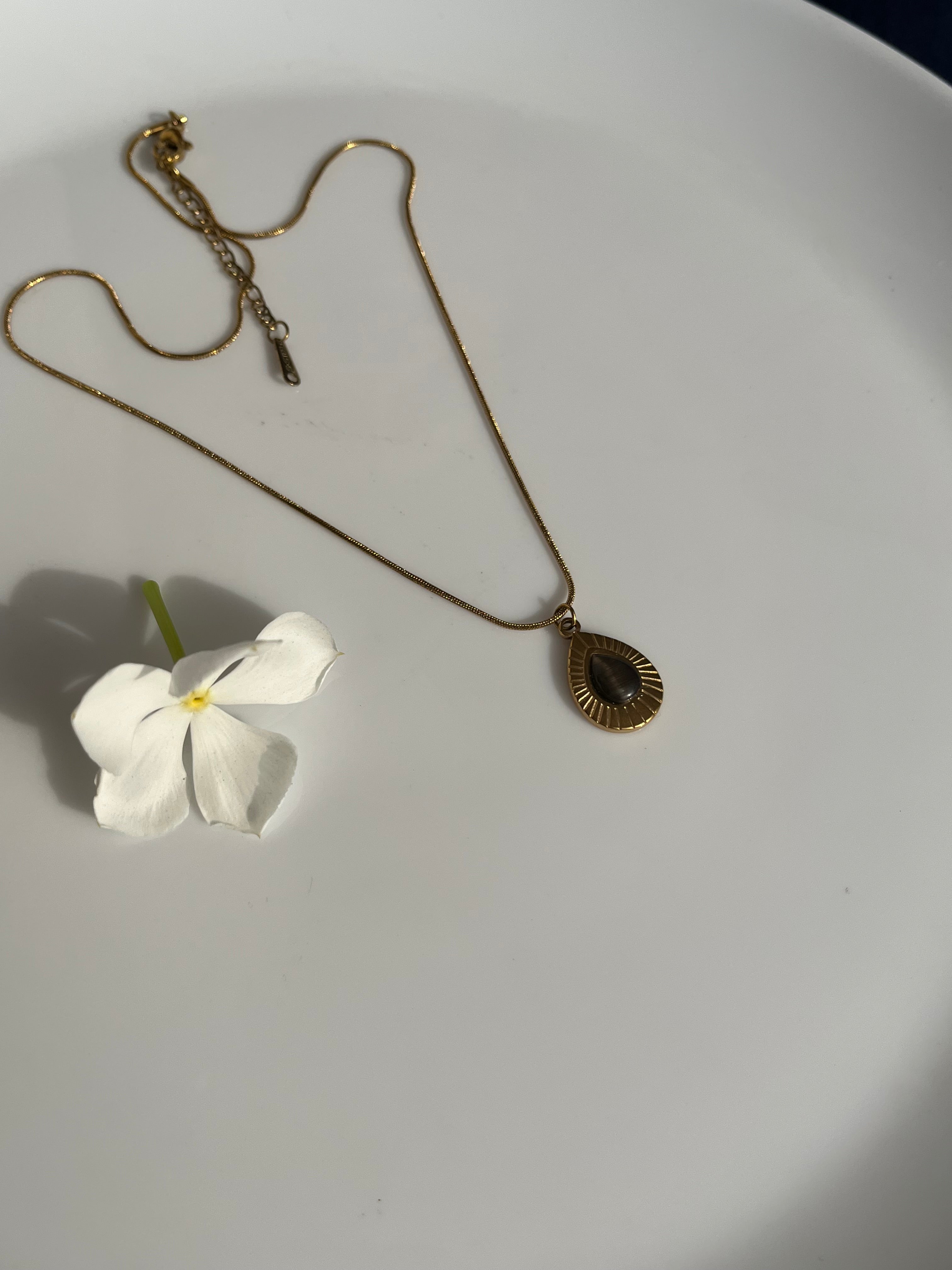 VIntage teardrop stone pendent