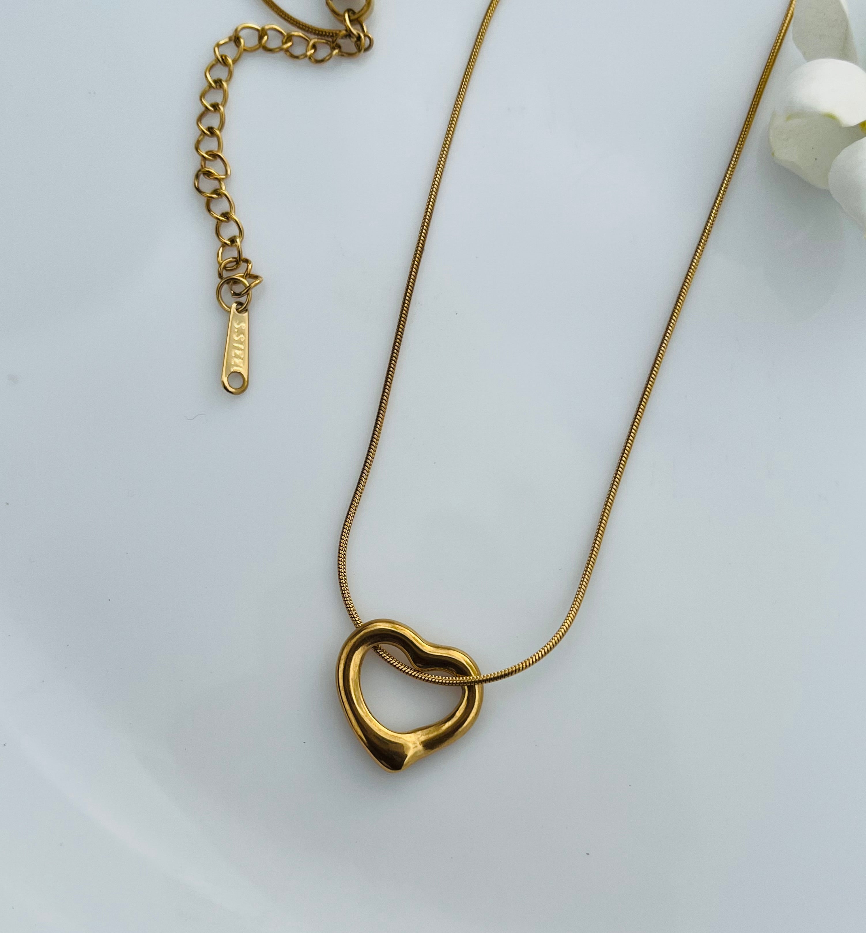 Golden Heart Loop Necklace