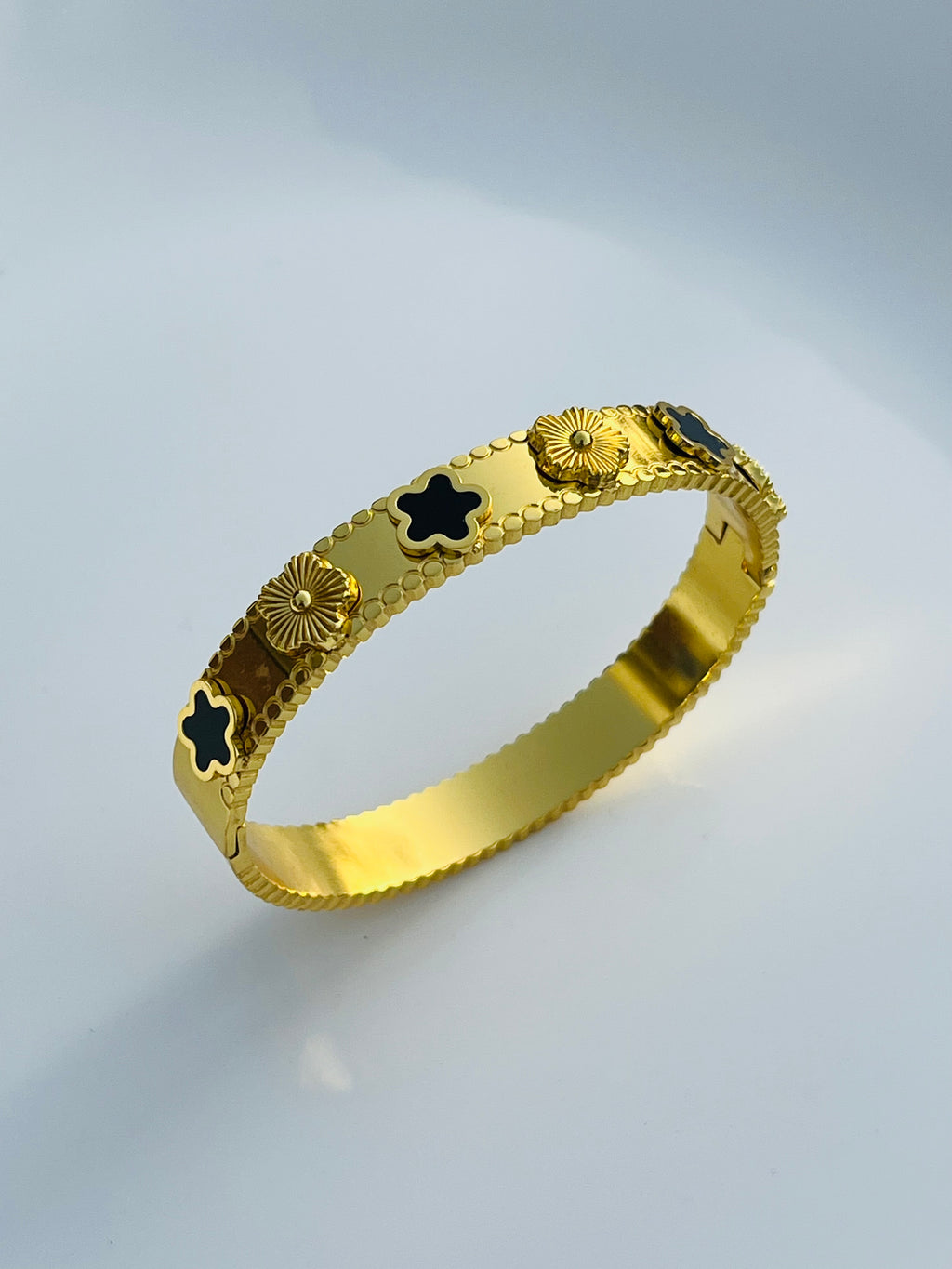 Luxury Gold Clover Bangle