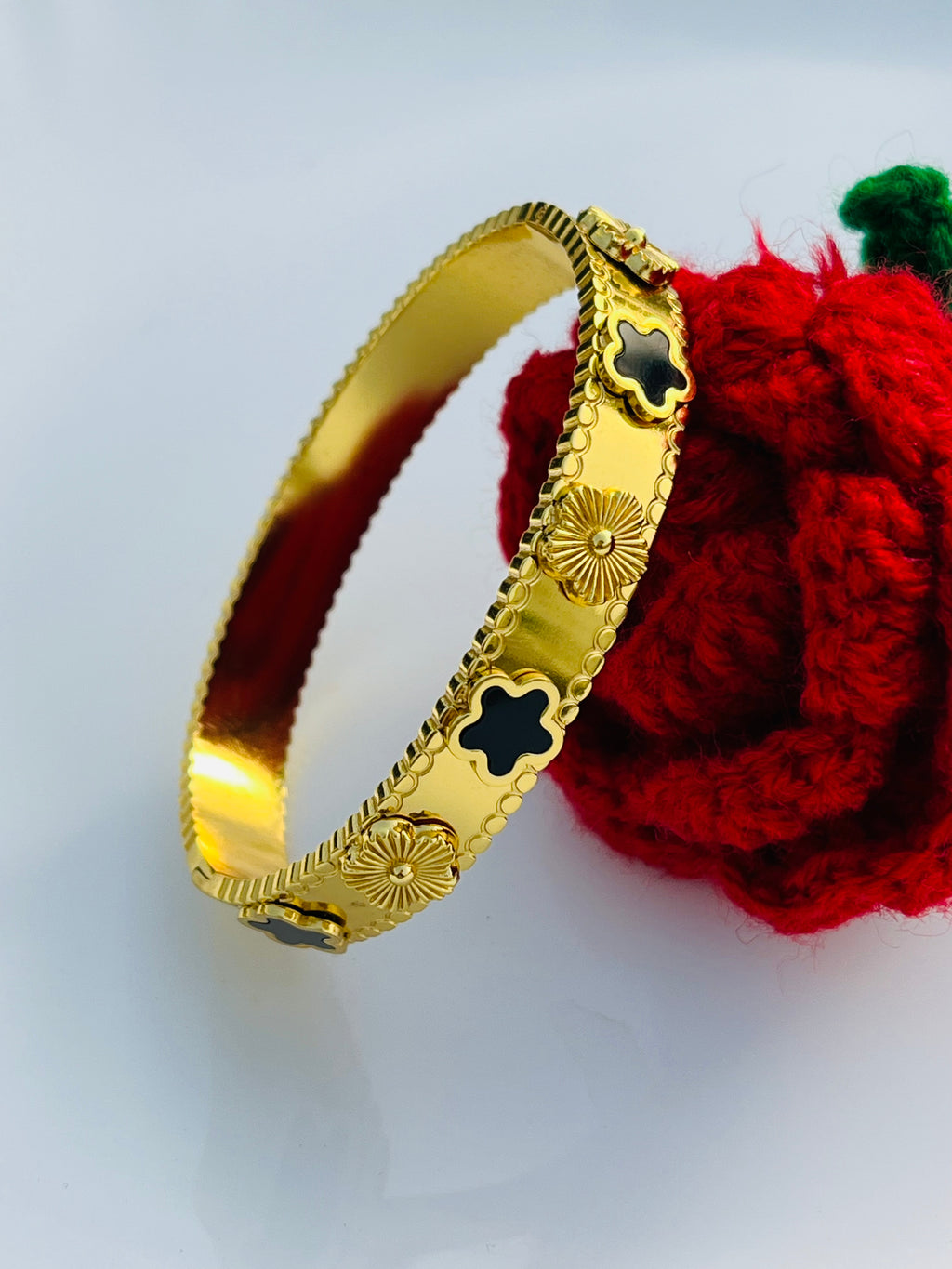 Luxury Gold Clover Bangle
