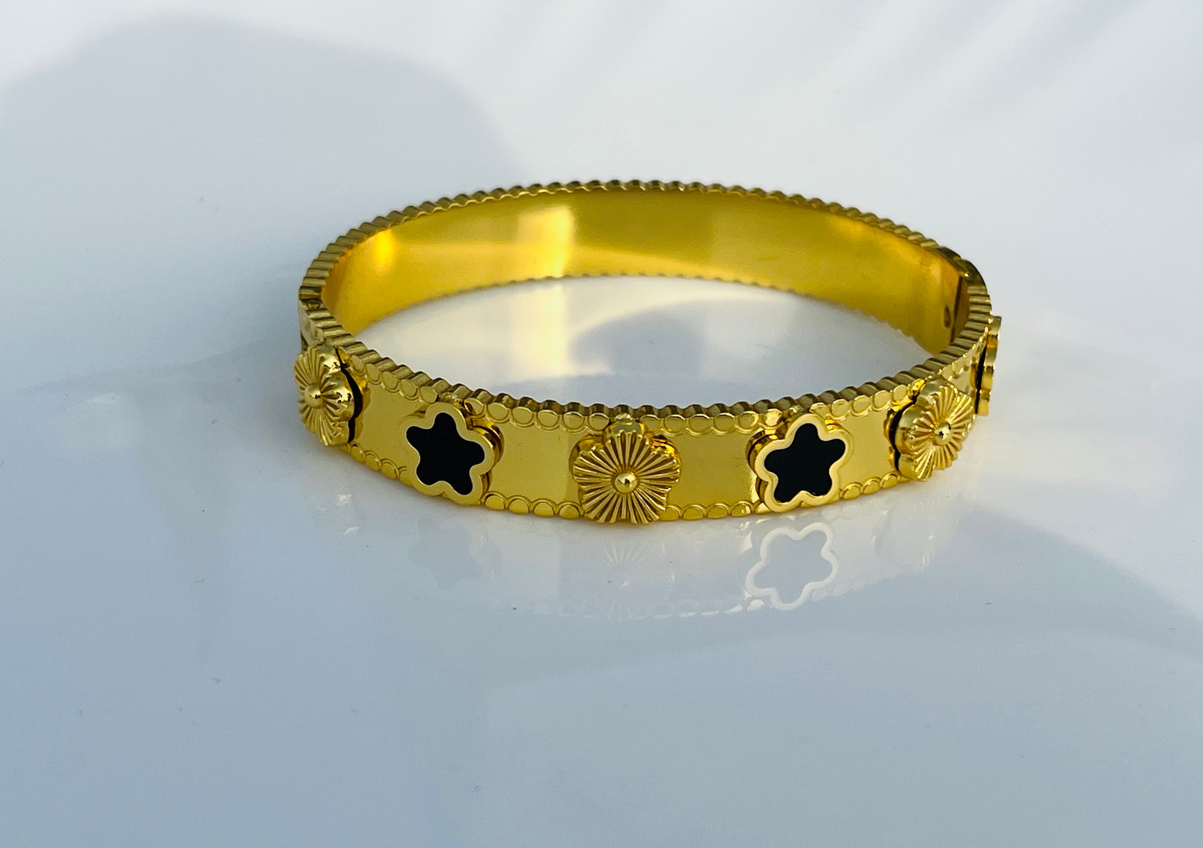 Luxury Gold Clover Bangle
