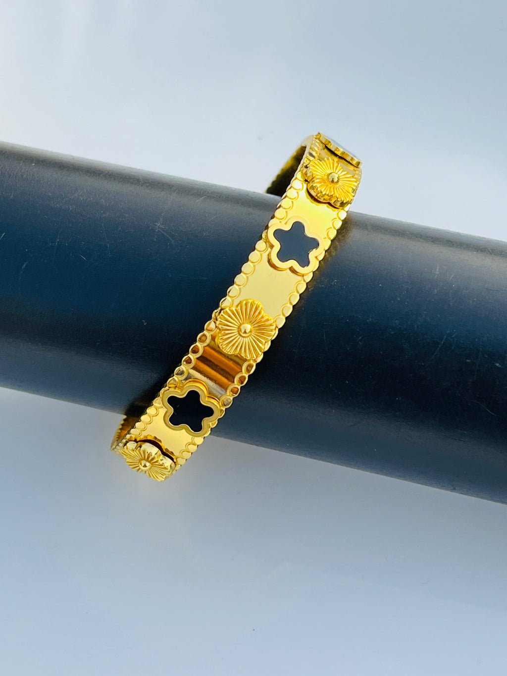 Luxury Gold Clover Bangle