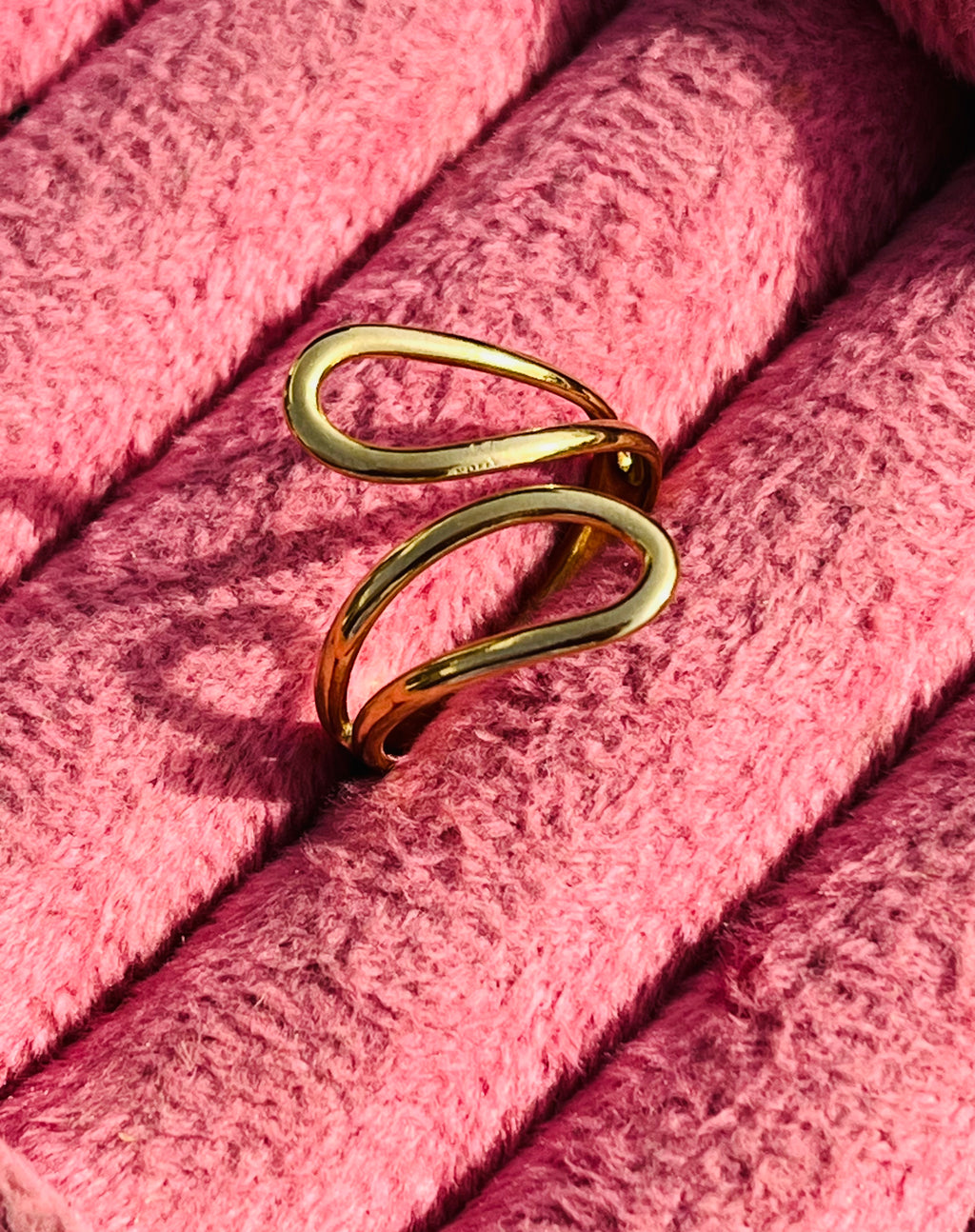 Hug Adjustable Ring